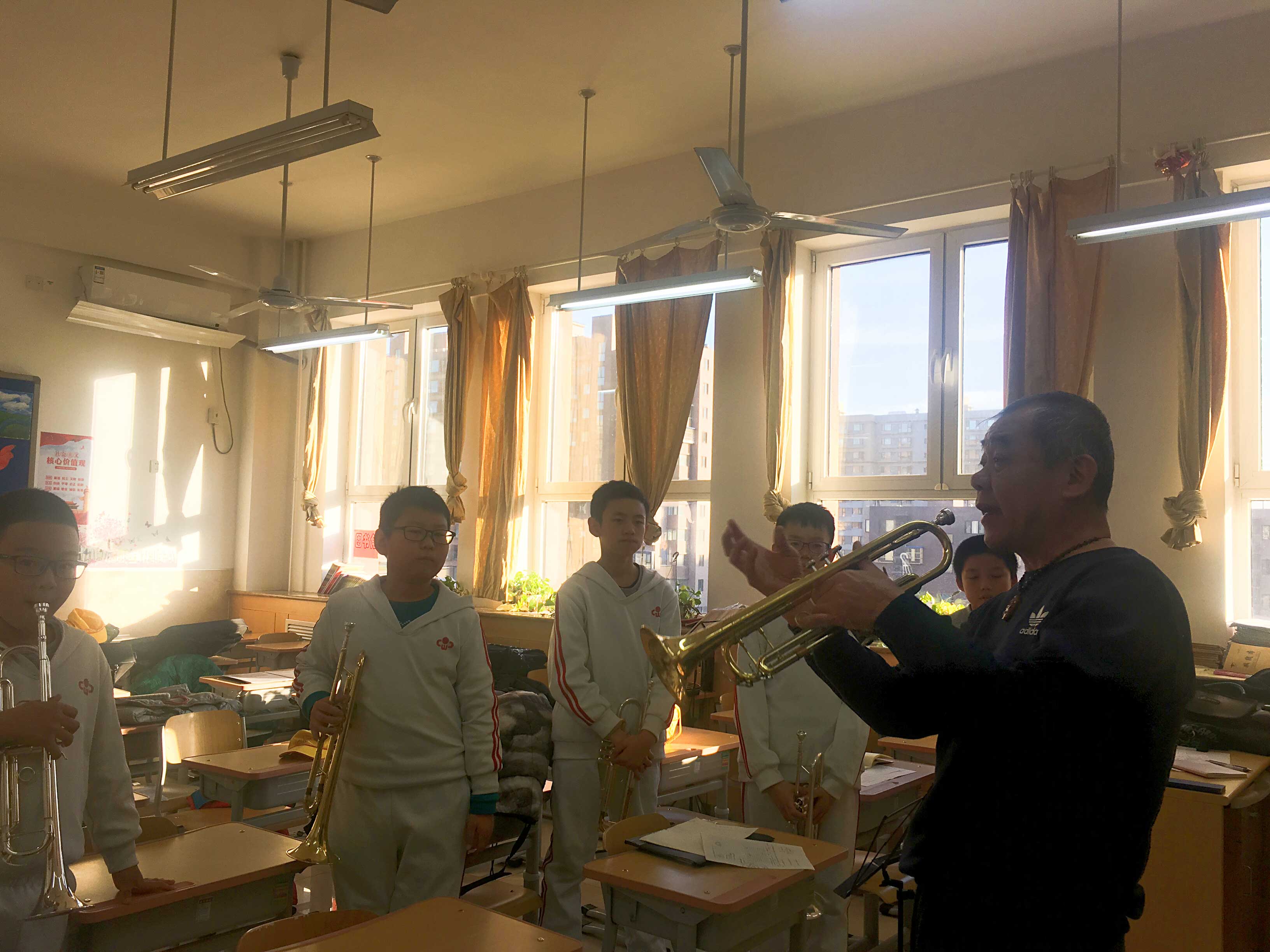 北京云雀崇文小学管乐团-小号声部在上课