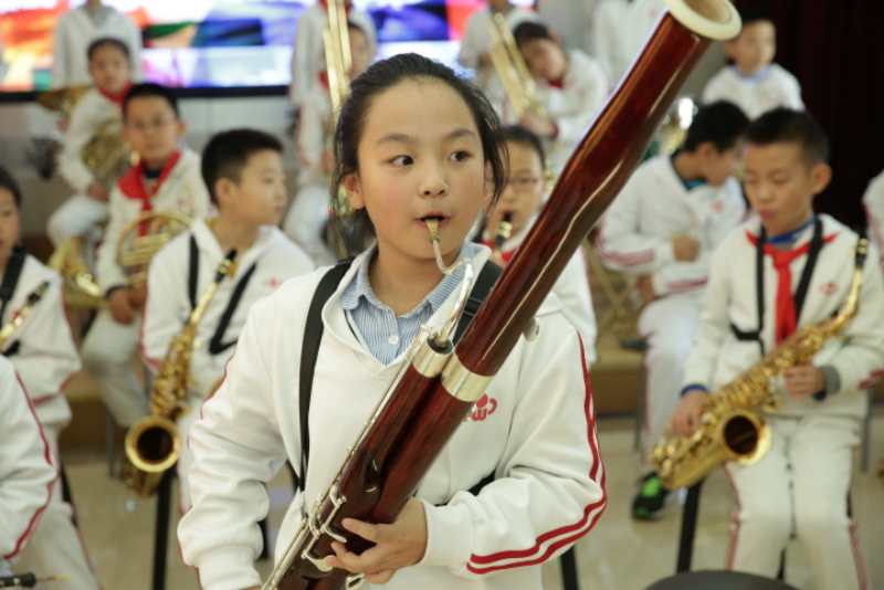 北京崇文小学云雀管乐团巴松（大管）小演员